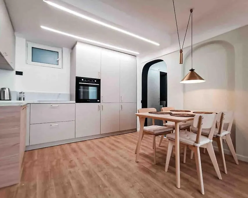 Urban Raw Calea Victoriei - Next To The Old Town Apartman Bukarest 0*,  Románia